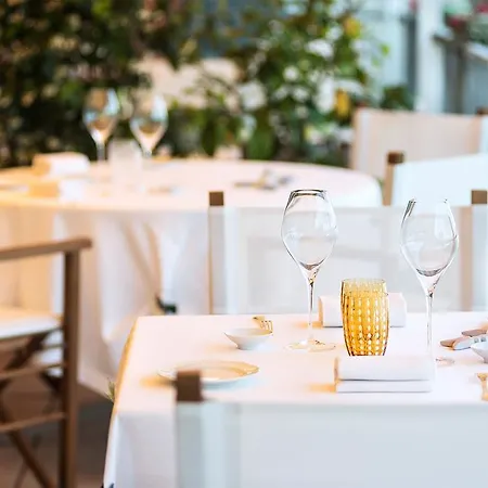 Il Porticciolo 호텔 라베노-몸벨로